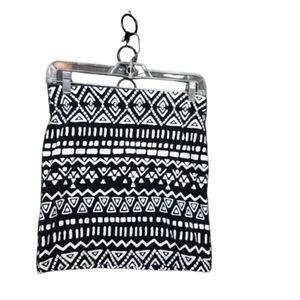 Forever 21 Women's Medium Short Black White Tribal Pattern Pull On Geometric